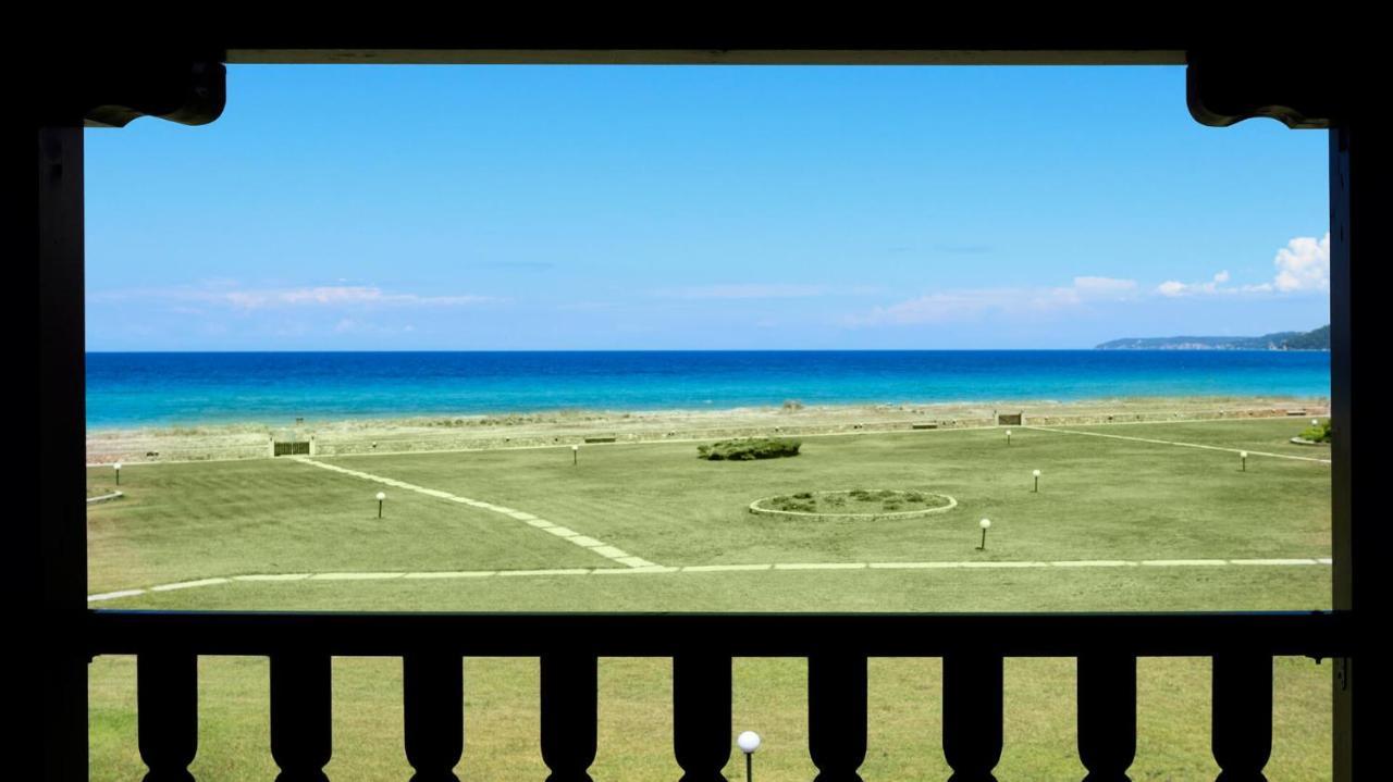 Soleado Beachfront Villa Skála Foúrkas エクステリア 写真